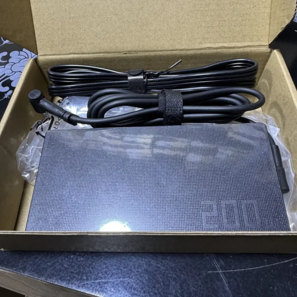 cargador-asus-200w-4.5x3.0-photo3 Cargador Asus 10A 200W Punta 4.5x3.0