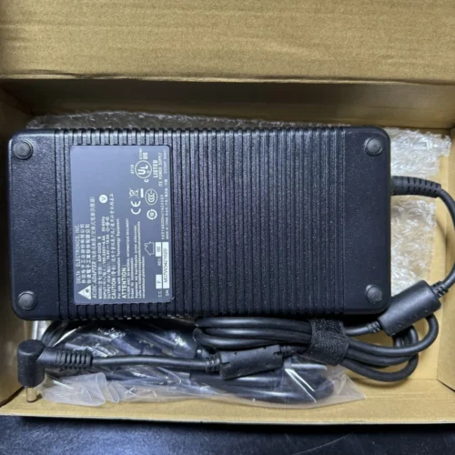 Cargador Delta 16.92A 330W Punta 5.5*2.5